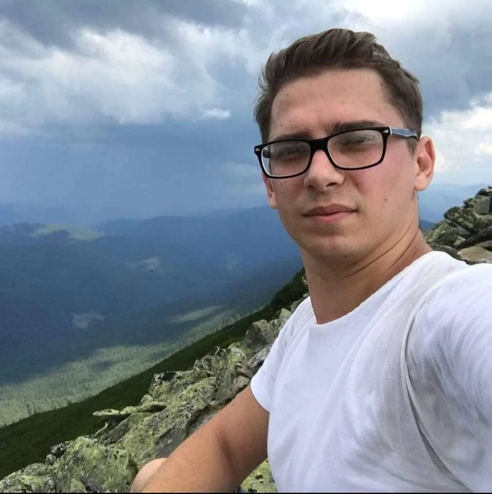 Батьки загиблого захисника України передали мільйон гривень на допомогу ЗСУ: мережа зворушила історія