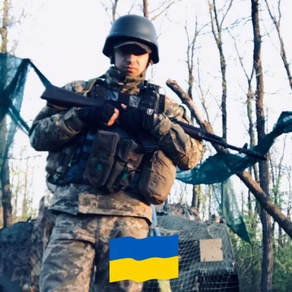 Батьки загиблого захисника України передали мільйон гривень на допомогу ЗСУ: мережа зворушила історія