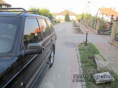 В Луцке в машину депутата швырнули «коктейль Молотова» В Луцке в машину депутата швырнули «коктейль Молотова» dqxikeidqxidqrant