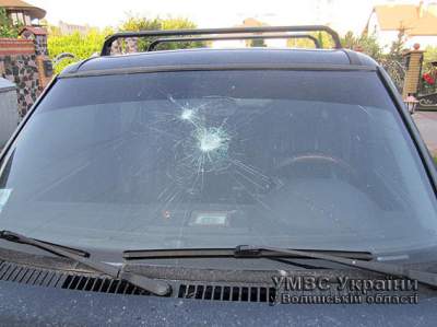 В Луцке в машину депутата швырнули «коктейль Молотова» В Луцке в машину депутата швырнули «коктейль Молотова»