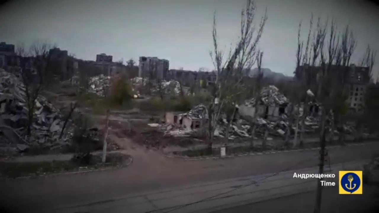 Оккупанты превращают Мариуполь в декорации к апокалипсису: улицы больше не узнать. Видео