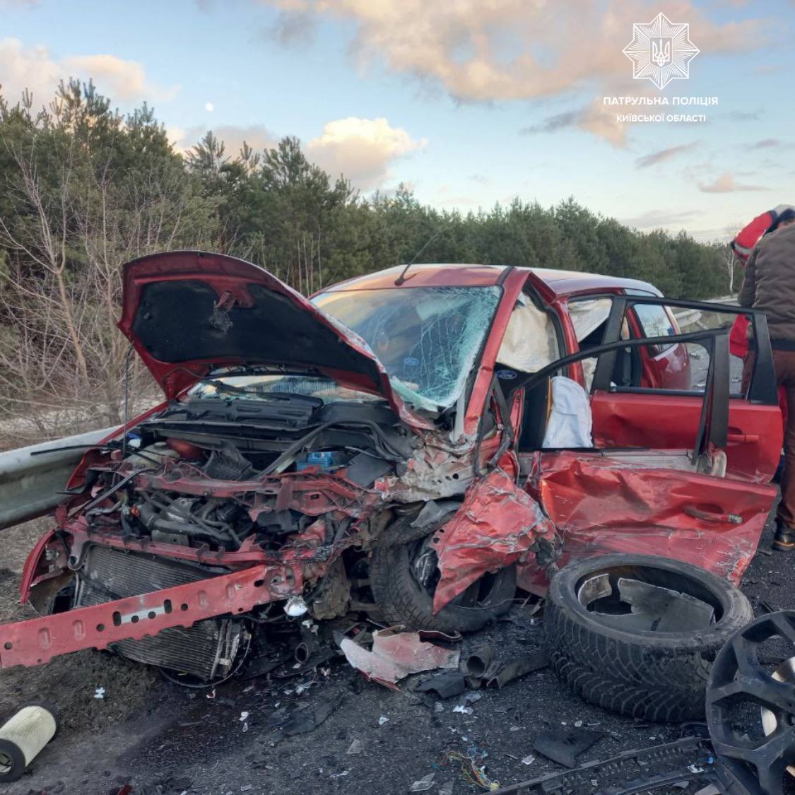 На Київщині сталась аварія за участю чотирьох авто: є потерпілі. Фото dqxikeidqxidqeant