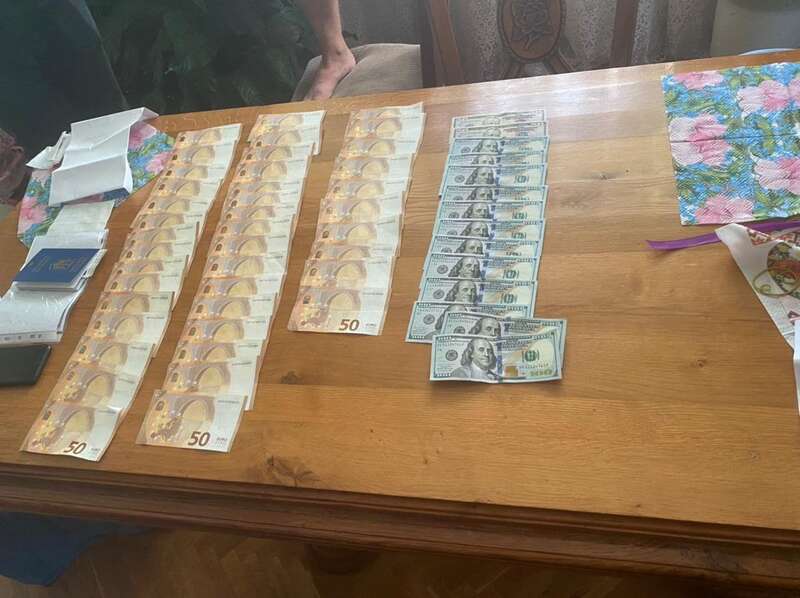 Волонтери продали “гуманітарний“ Mitsubishi Pajero dqxikeidqxidqrant