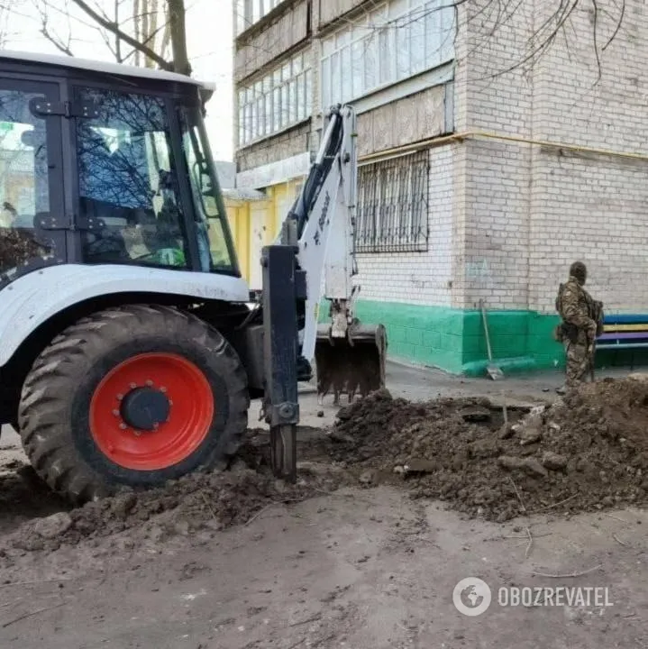 У Мелітополі окупанти почали рити окопи у дворах будинків dqxikeidqxidqeant