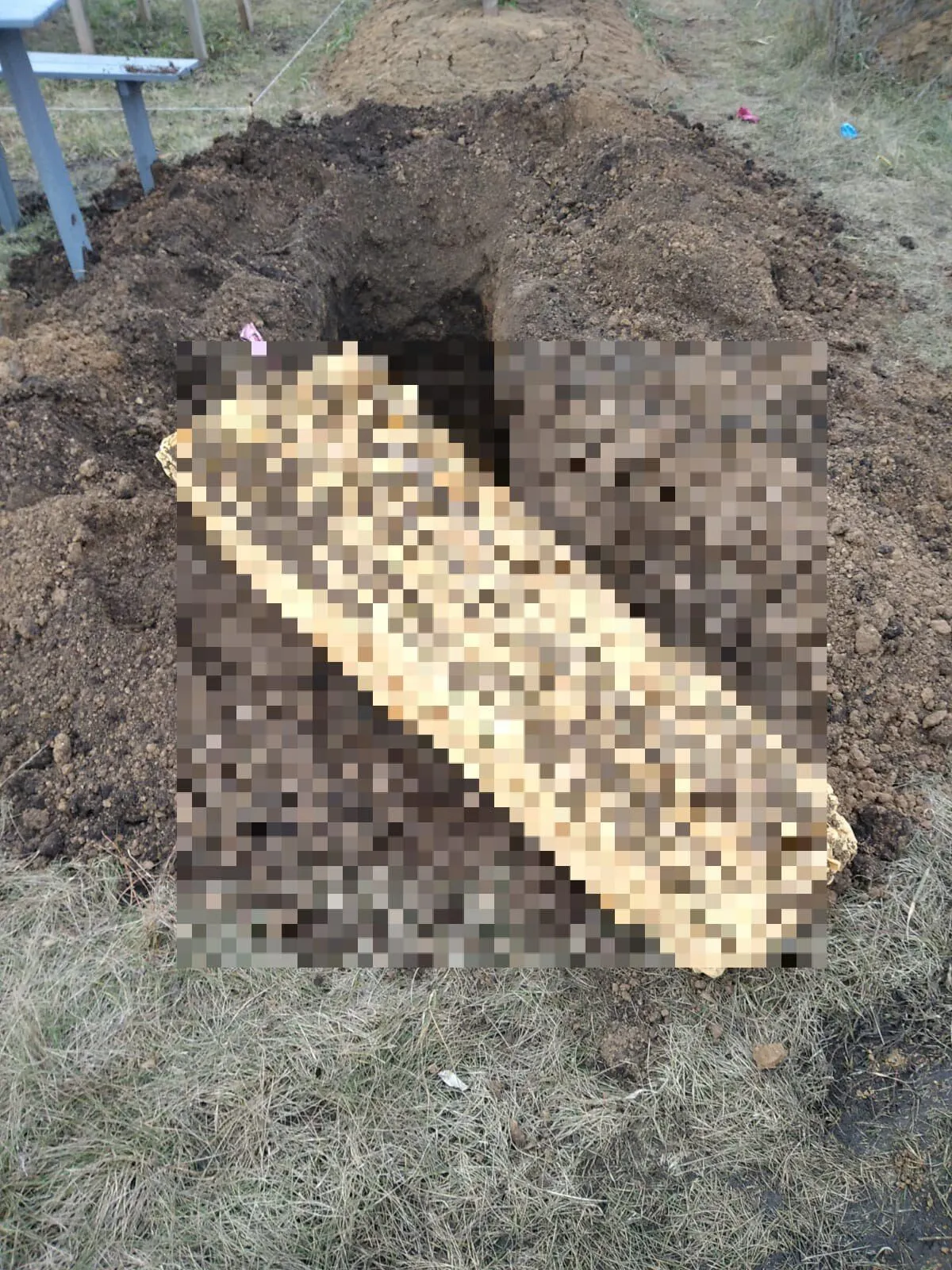 В Харьковской области эксгумировали тело шестилетнего мальчика, погибшего от российских обстрелов