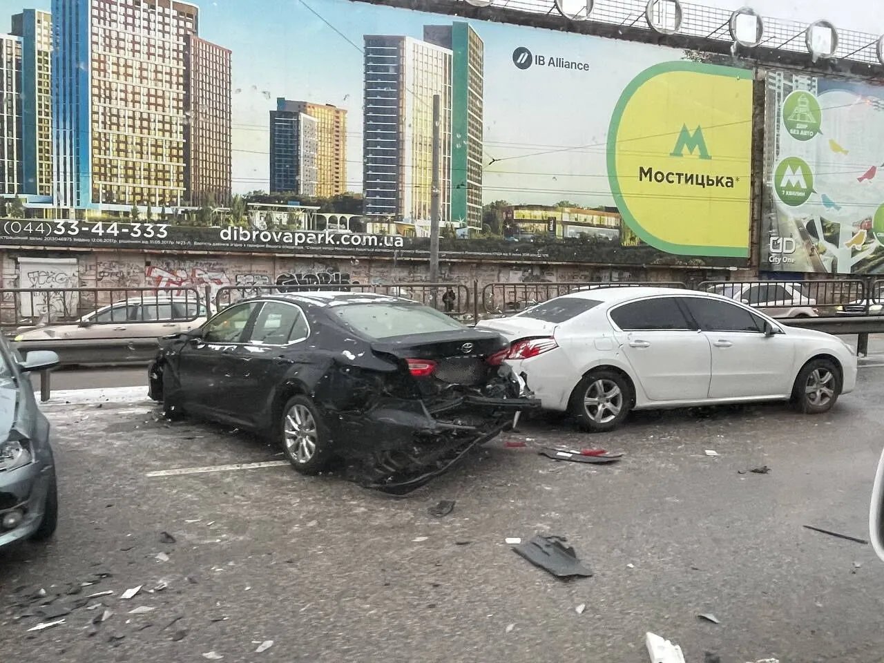 В Киеве с утра из-за гололеда произошло более 30 ДТП: есть пострадавшие. Фото и видео