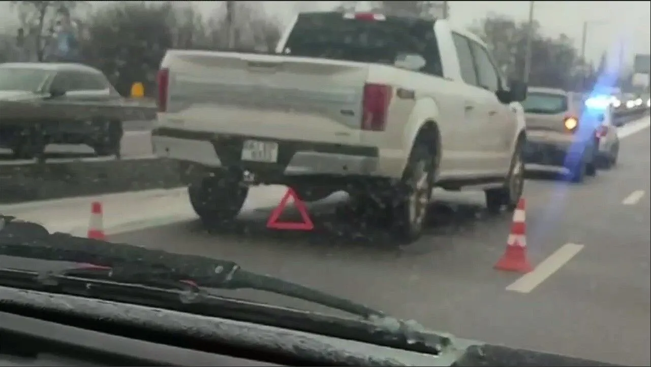 В Киеве с утра из-за гололеда произошло более 30 ДТП: есть пострадавшие. Фото и видео