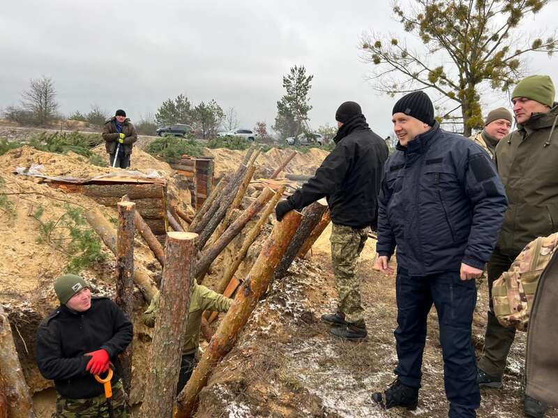 В северных областях Украины укрепляют границу - фото сооружений