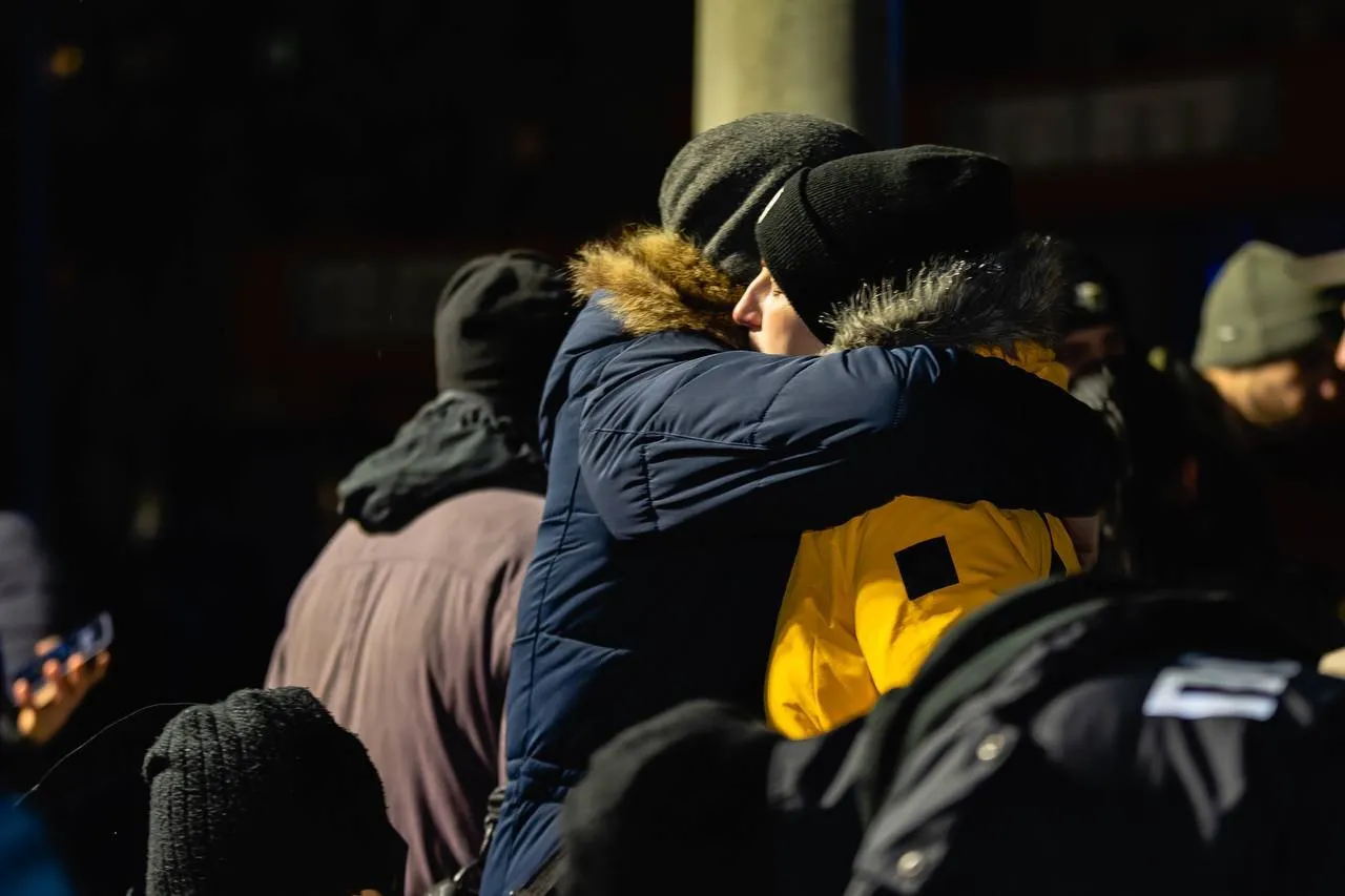 У Дніпрі людей продовжують діставати з-під завалів