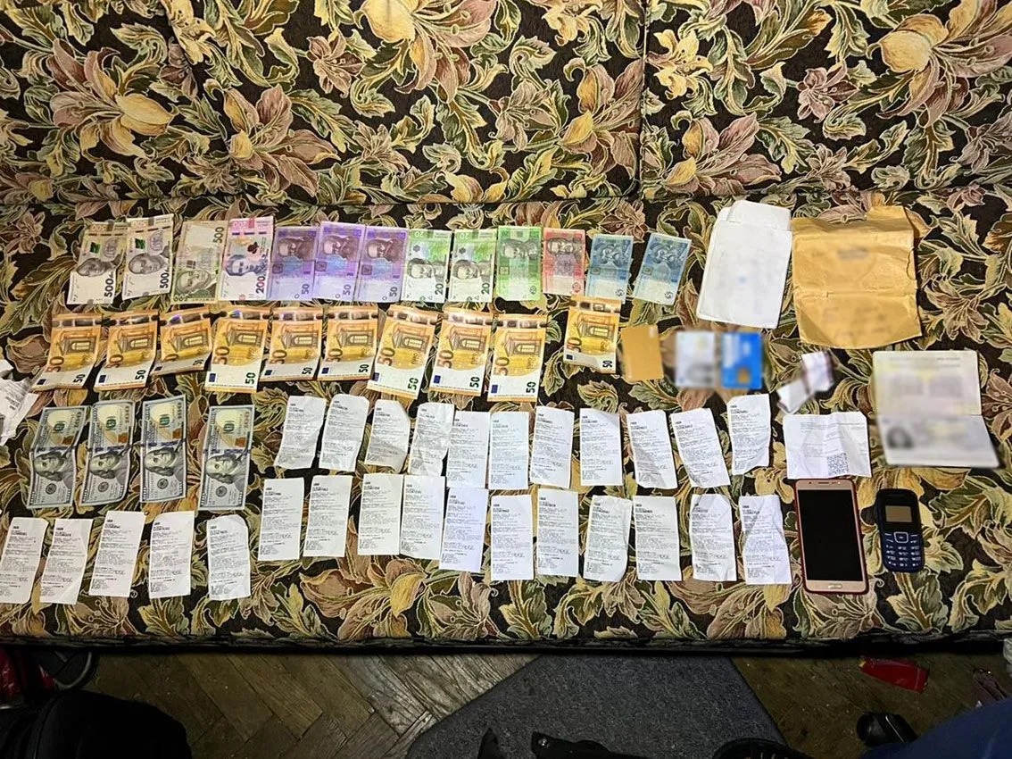 Шахрайка приймала гроші у різних валютах dqxikeidqxidqrant