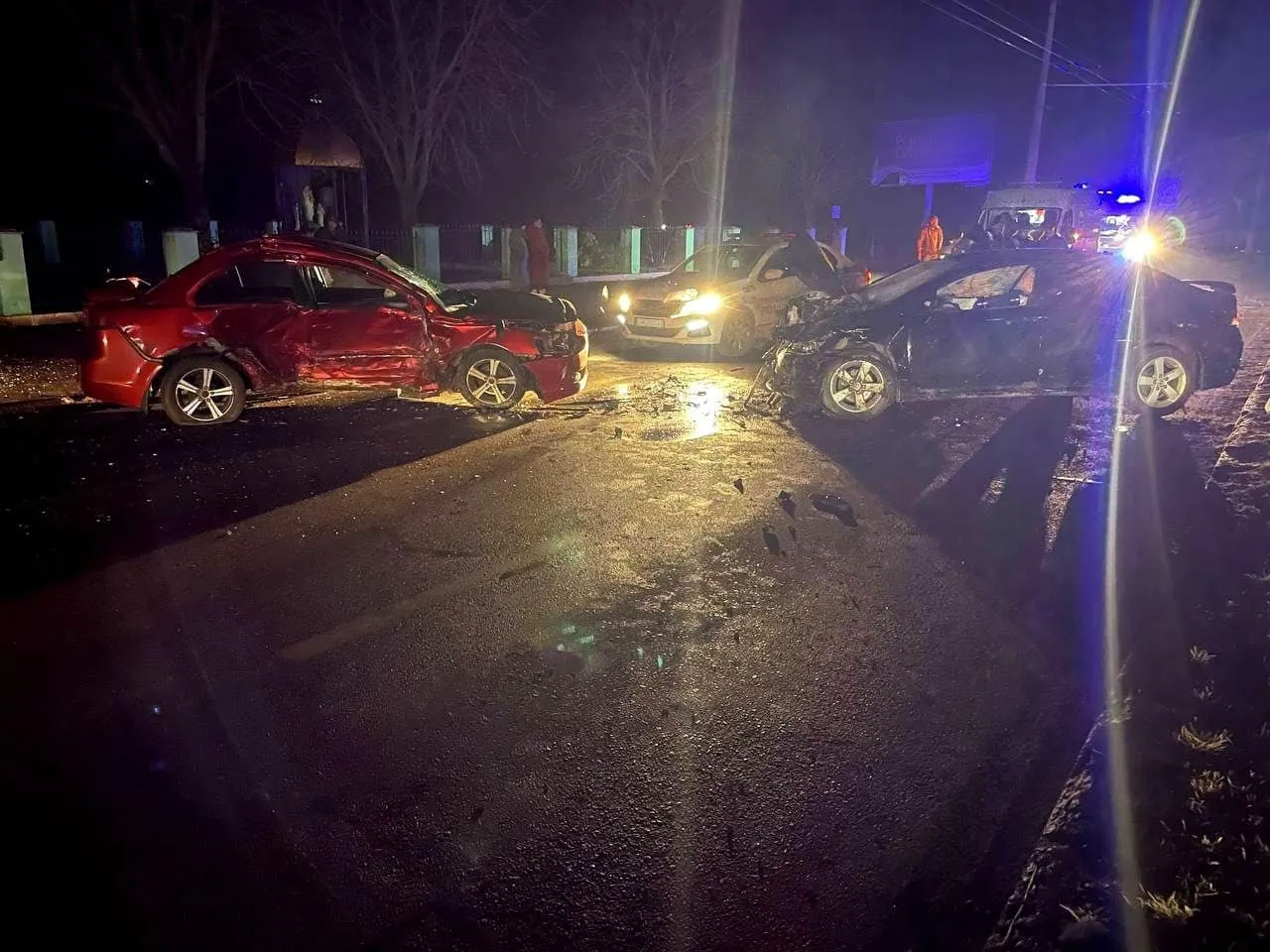 На Київщині зіткнулися два легковики: внаслідок ДТП постраждав вагітний. Фото