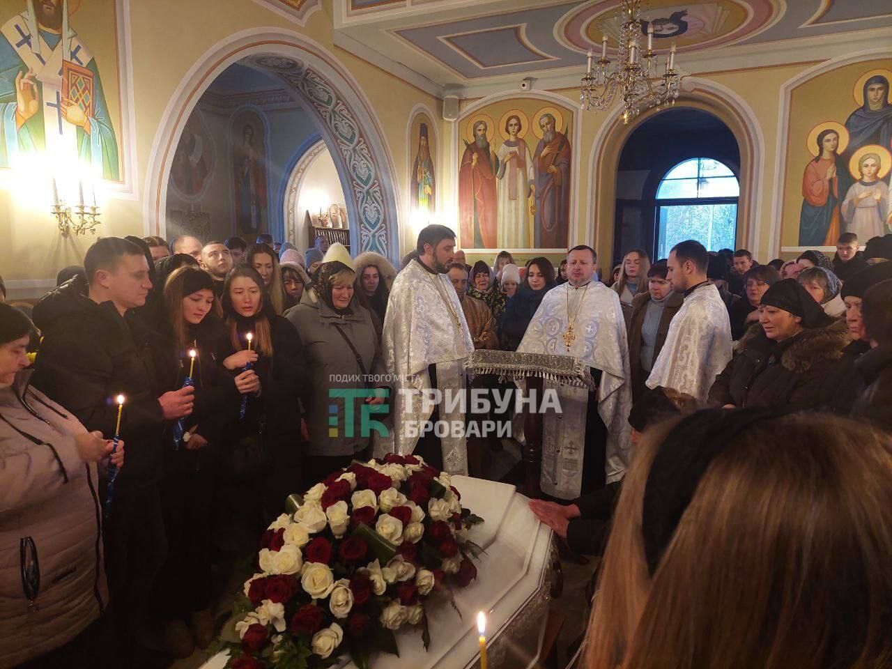 В Броварах попрощались с погибшей в крушении вертолета многодетной мамой Мариной Грановской. Фото dqxikeidqxiqrdant