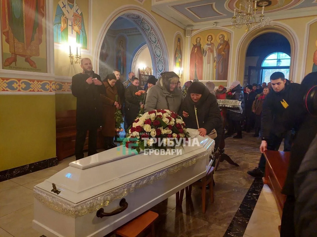 В Броварах попрощались с погибшей в крушении вертолета многодетной мамой Мариной Грановской. Фото