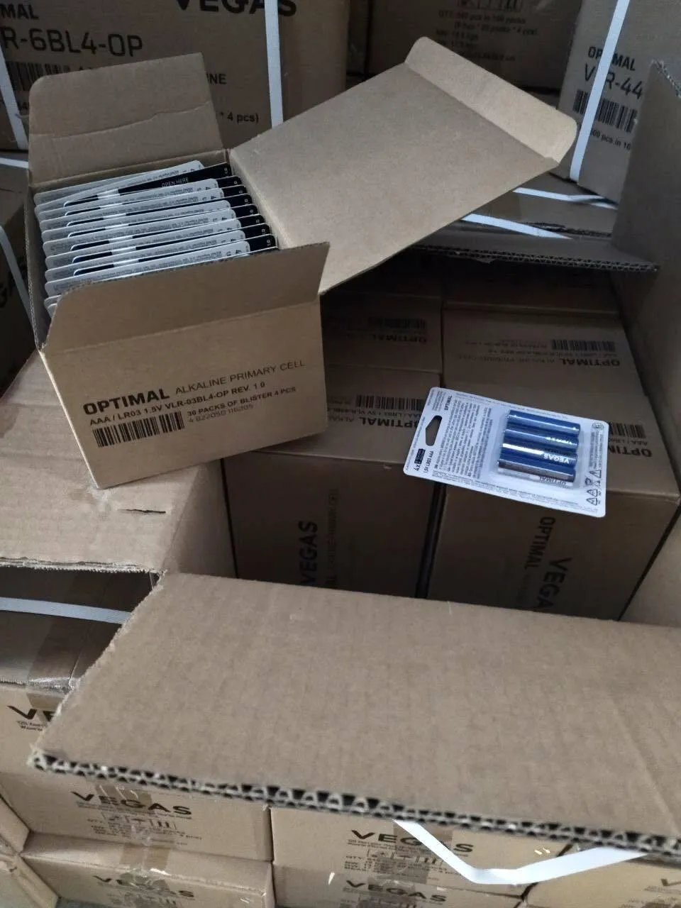 На Київщині підприємство ’’забуло’’ задекларувати понад 2 млн батарейок. Фото dqxikeidqxiqduant