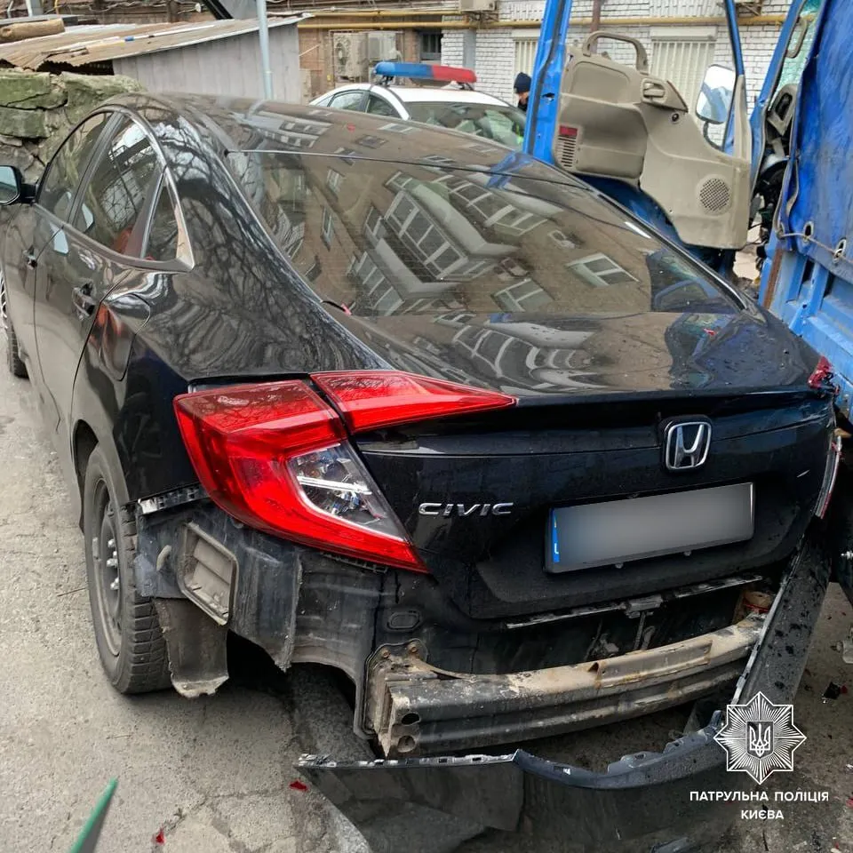 У поліції розповіли подробиці масової аварії у центрі Києва. Фото