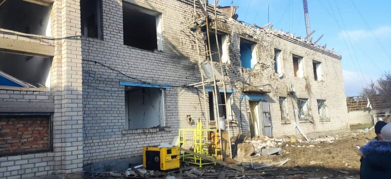 Росіяни вдарили з ракети по сільраді на Криворіжжі: один загиблий та четверо поранених, - ОВА 02 dqxikeidqxidqrant