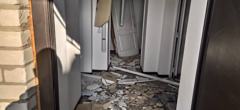 Росіяни вдарили з ракети по сільраді на Криворіжжі: один загиблий та четверо поранених, - ОВА 03