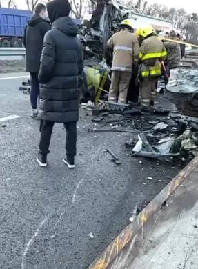 Маршрутка с пассажирами влетела в фуру: в Полтавской области произошла смертельная авария dqxikeidqxidqeant