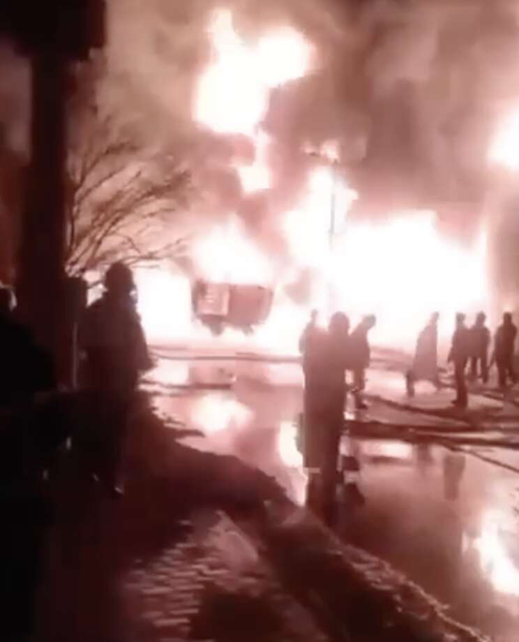 В Ірані спалахнула потужна пожежа на нафтопереробному підприємстві. Відео dqxikeidqxidqeant
