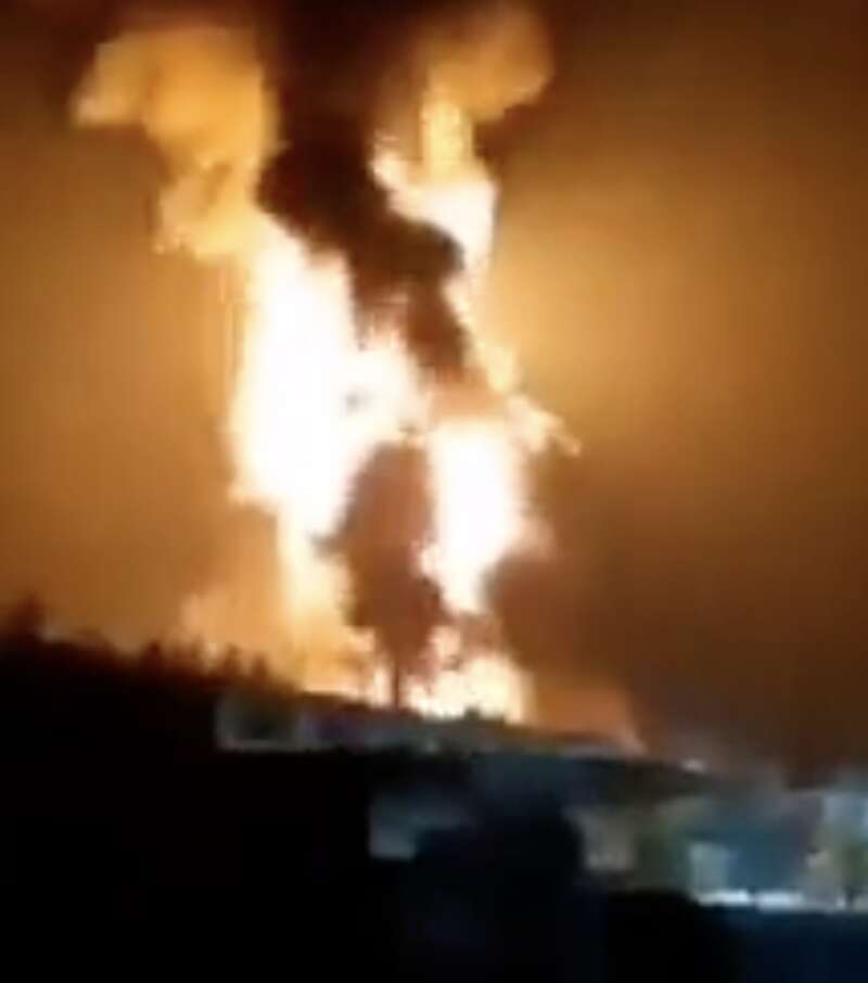 В Ірані спалахнула потужна пожежа на нафтопереробному підприємстві. Відео