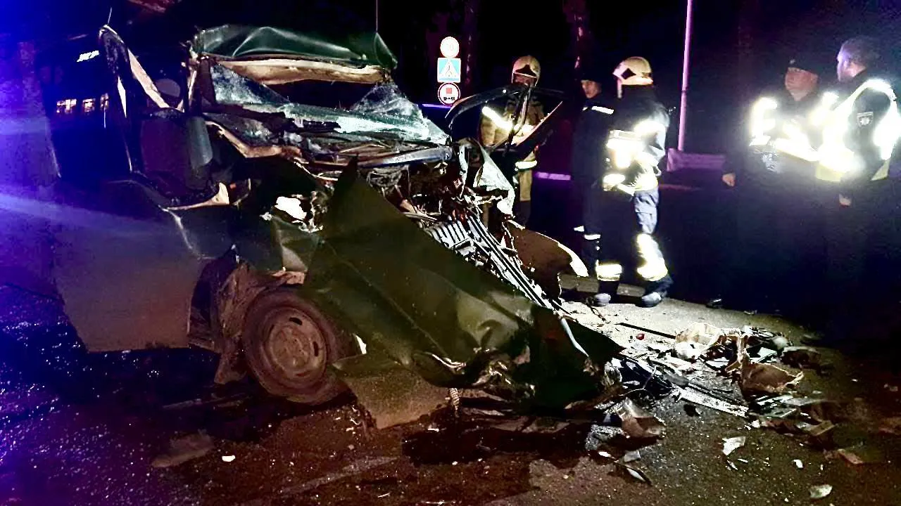 В Киевской области столкнулись микроавтобус и грузовик: есть пострадавшие. Фото dqxikeidqxidqrant
