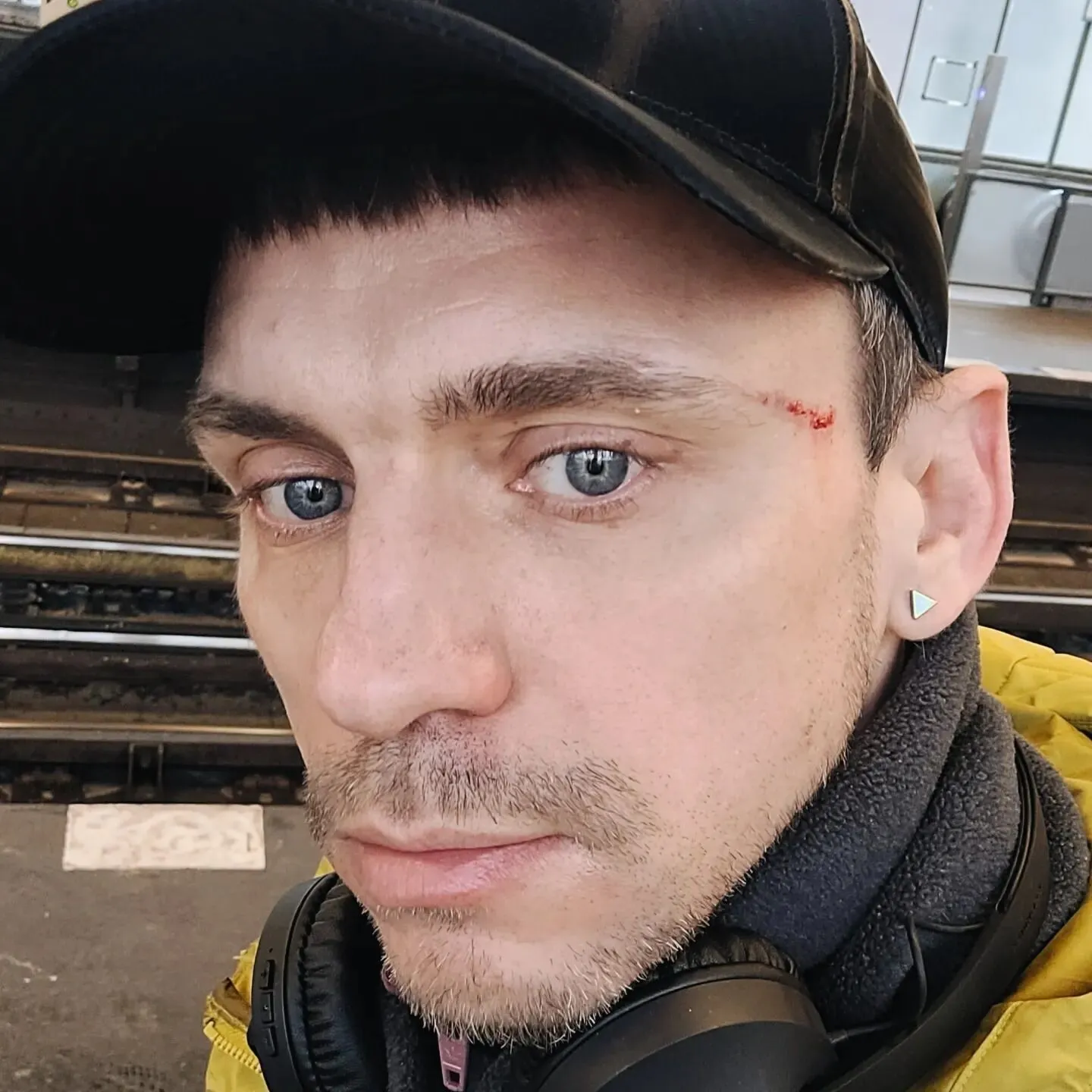 У метро Берліна побили українця через значок із національним прапором: подробиці інциденту dqxikeidqxidqeant