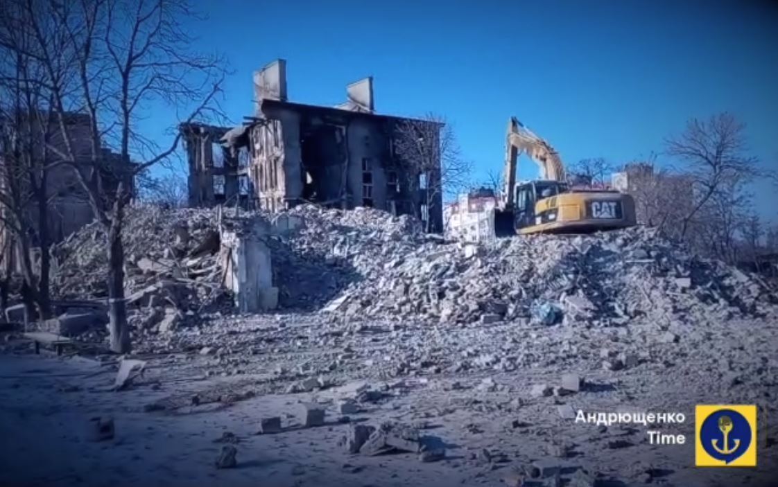 Як зараз виглядає центр Маріуполя та скільки років треба для відбудови міста: з’явилися свіжі кадри