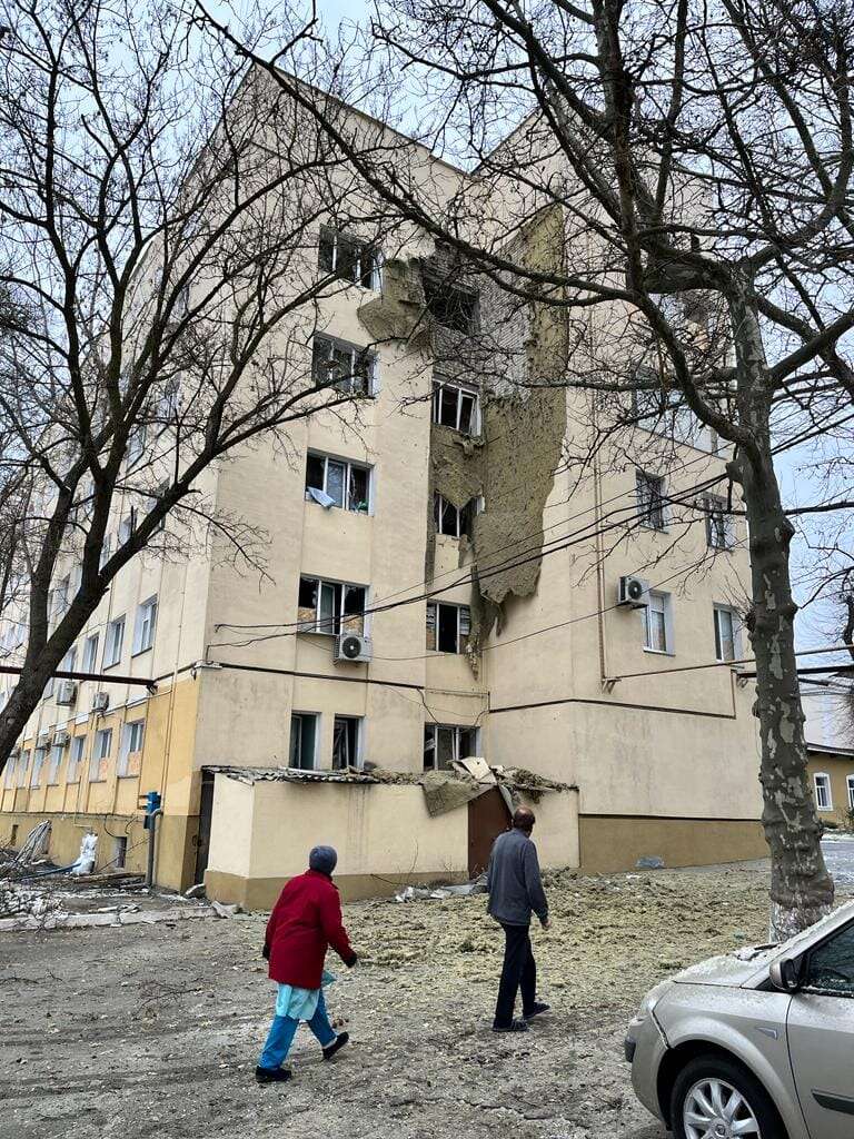 Последствия обстрела больницы в Херсоне 01 dqxikeidqxidqrant