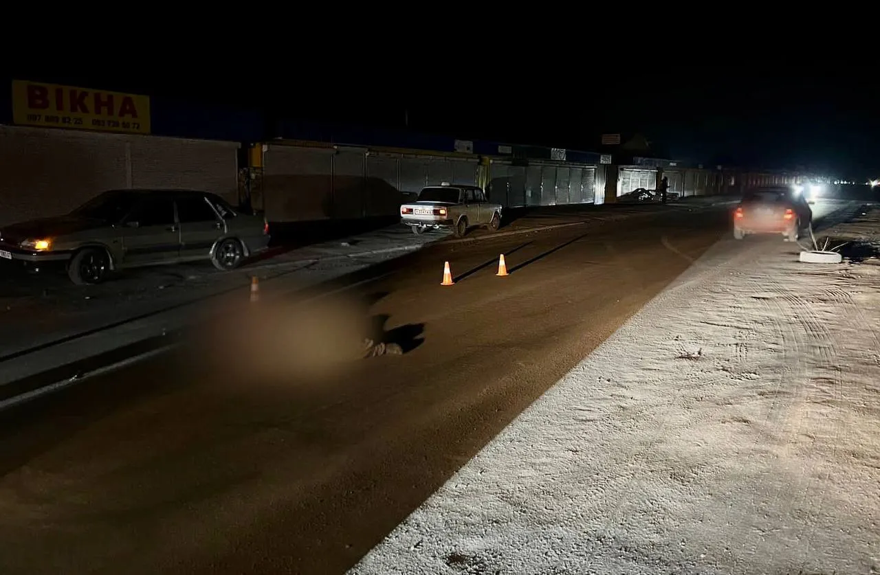 На Киевщине легковушка сбила насмерть пешехода: полиция устанавливает личность погибшего. Фото dqxikeidqxiuuant