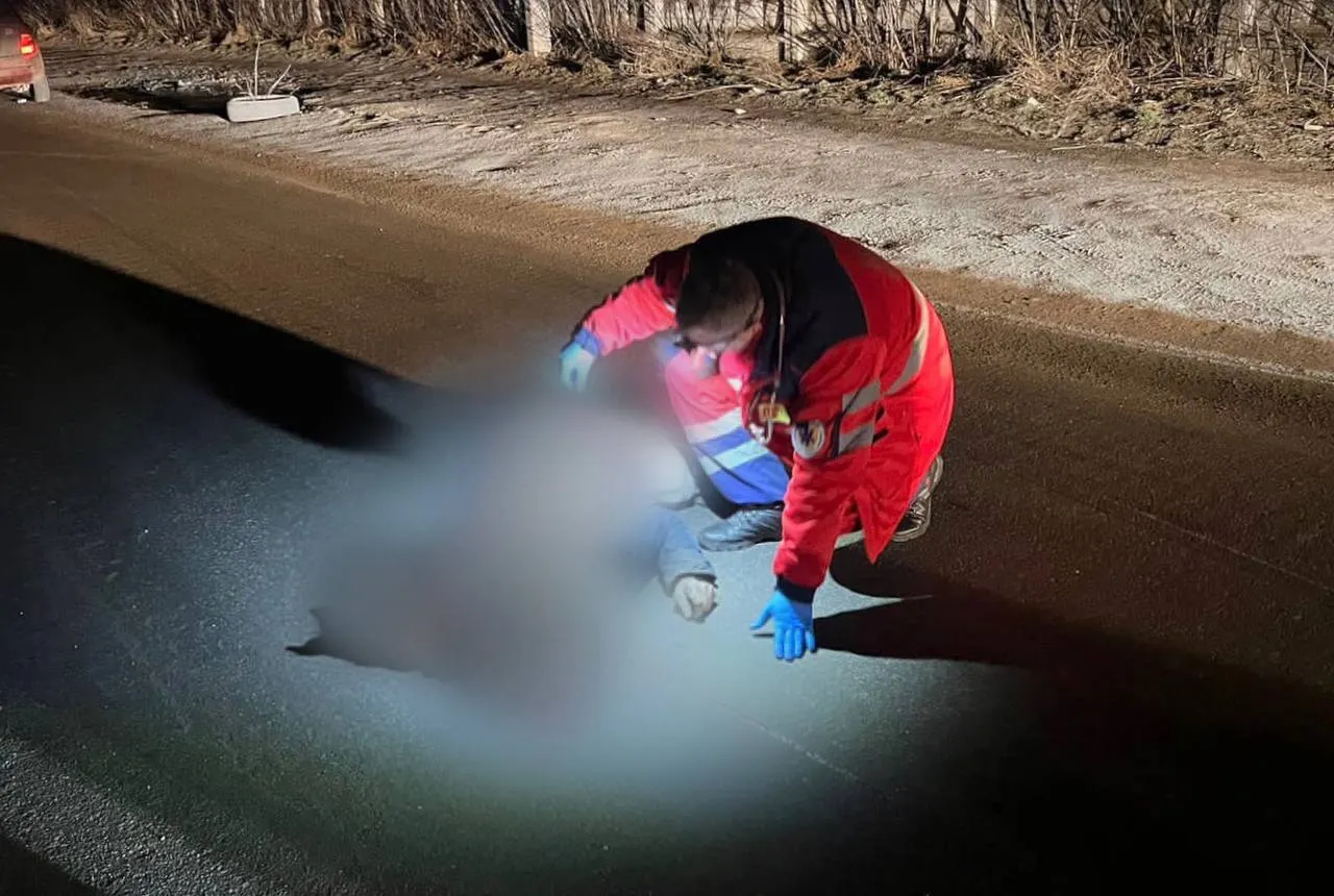 На Киевщине легковушка сбила насмерть пешехода: полиция устанавливает личность погибшего. Фото