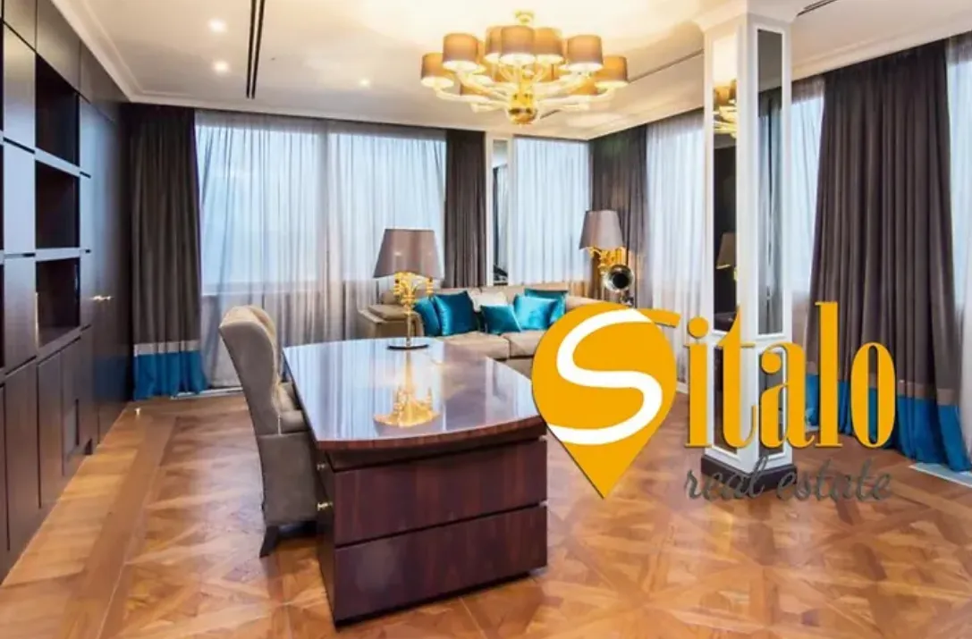 Общая площадь квартиры составляет почти 500 "квадратов"