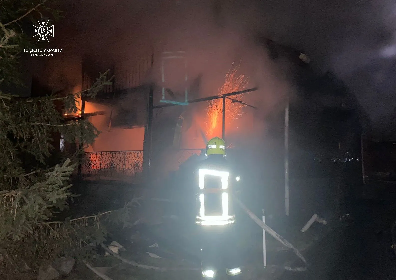 На Київщині під час нічної пожежі загинув пенсіонер. Фото dqxikeidqxidqrant