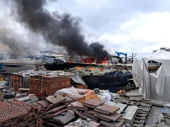 В Новой Каховке ’’бавовна’’ посетила яхт-клуб, который облюбовали оккупанты для отдыха. Фото и видео dqxikeidqxidqrant