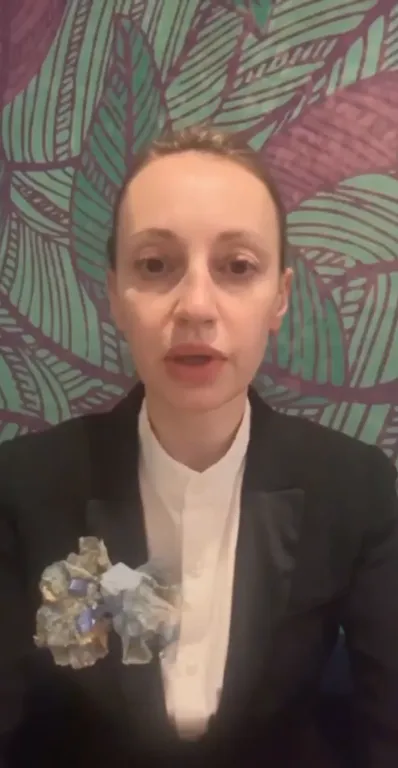 В Донецке сотрудницы кафе спели гимн Украины: их уволили и заставили извиниться. Видео