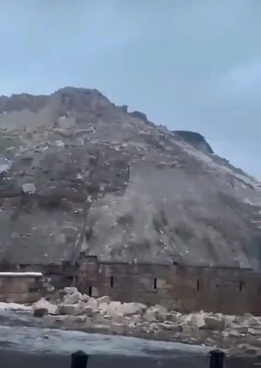 Потужний землетрус зруйнував фортецю Газіантепа в Туреччині та пошкодив Цитадель Алеппо в Сирії. Відео dqxikeidqxidqrant