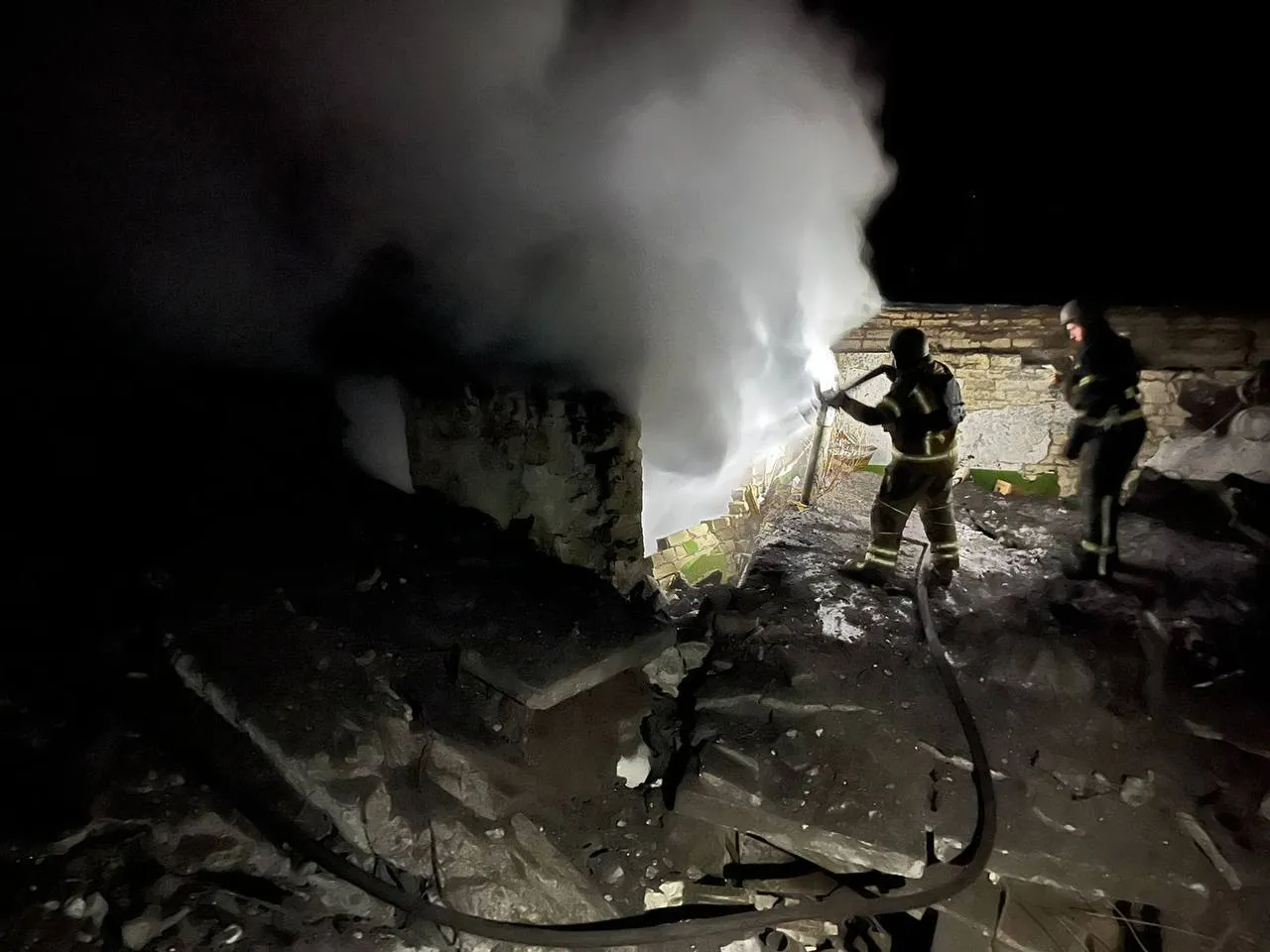 Окупанти вдарили ракетами по промисловому об’єкту у Харкові та обстріляли Вовчанськ: загинула жінка