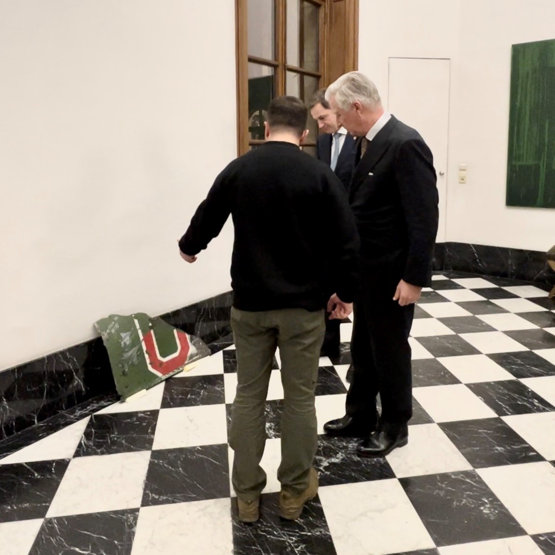 Зеленський зустрівся з королем Бельгії та передав йому фрагмент російського штурмовика