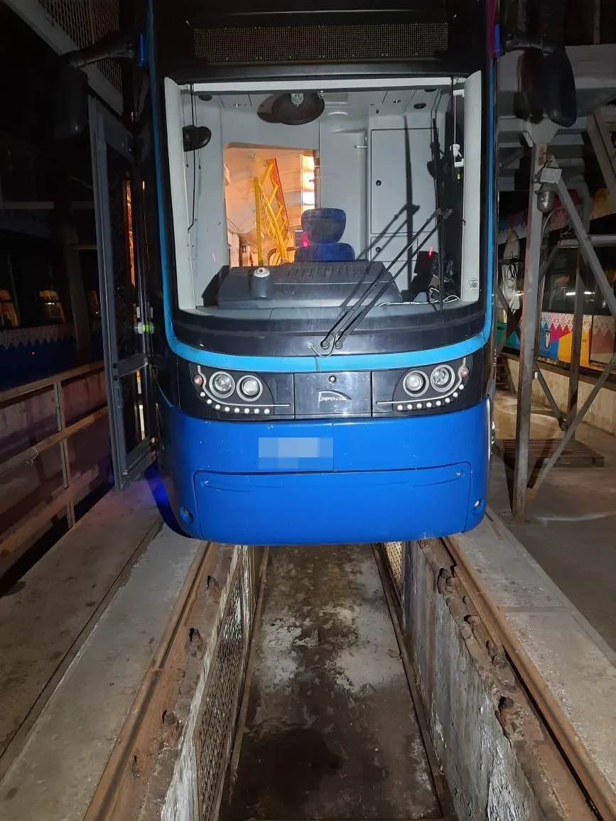 В Киеве под колесами трамвая погибла женщина. Фото dqxikeidqxidqrant