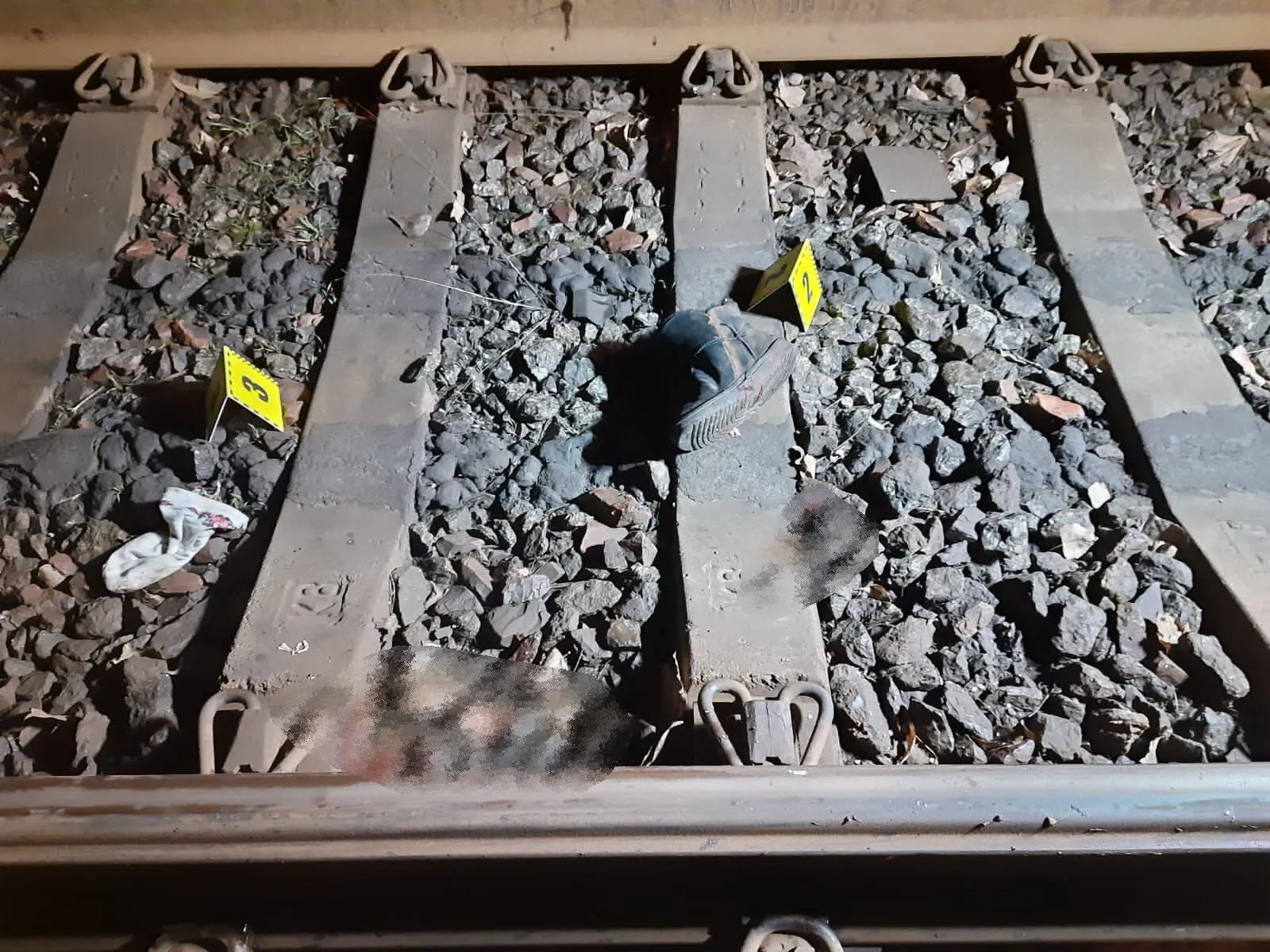 В Киеве под колесами трамвая погибла женщина. Фото