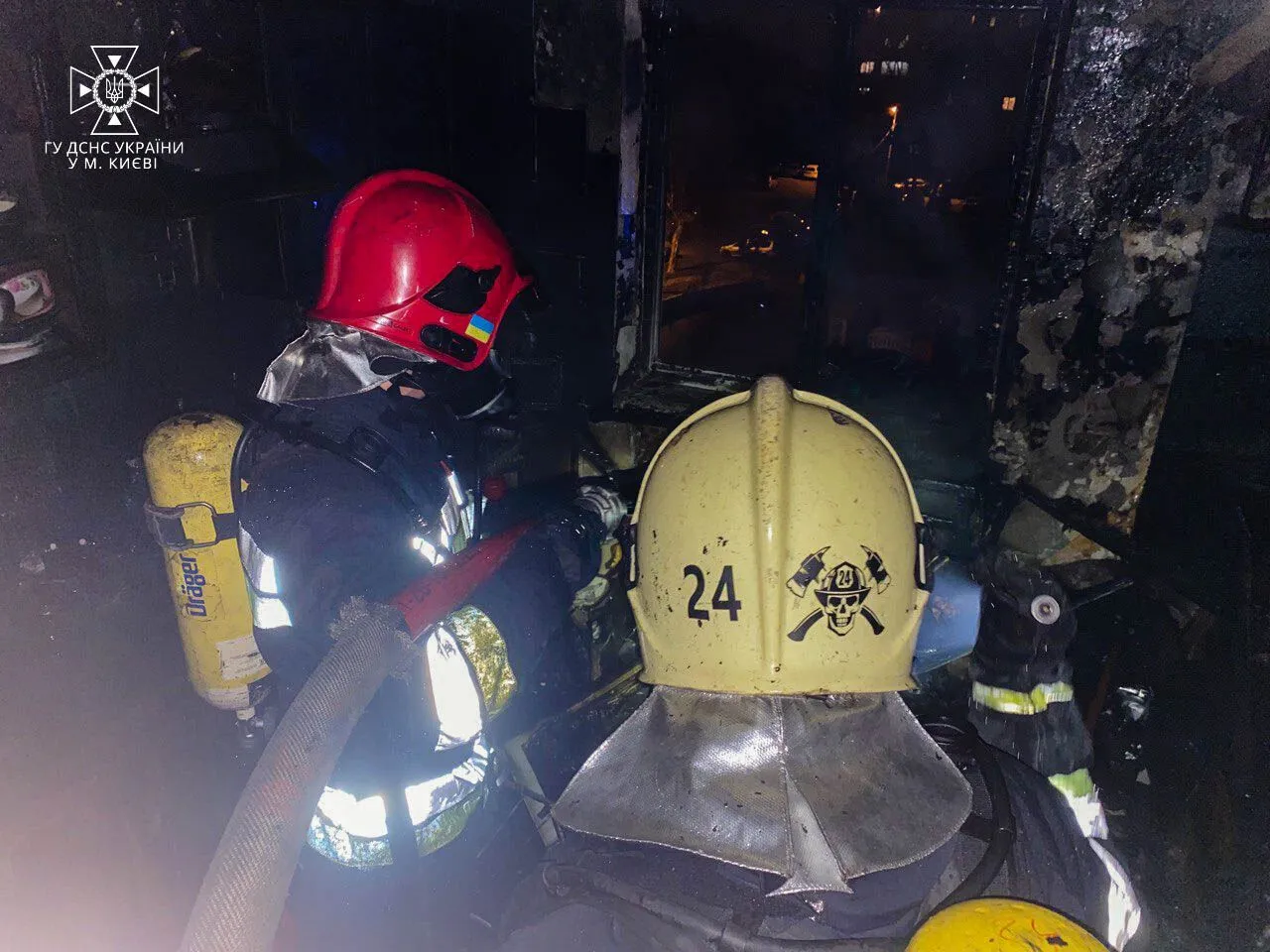 В Киеве из-за пожара на кухне погиб мужчина. Фото