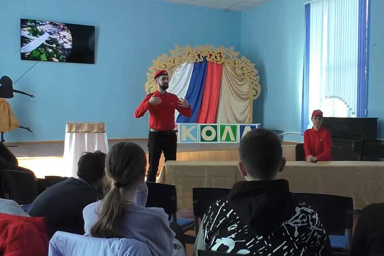 Оккупанты хотят превратить украинских детей в секту ’’свидетелей Ленина-Сталина-Путина’’