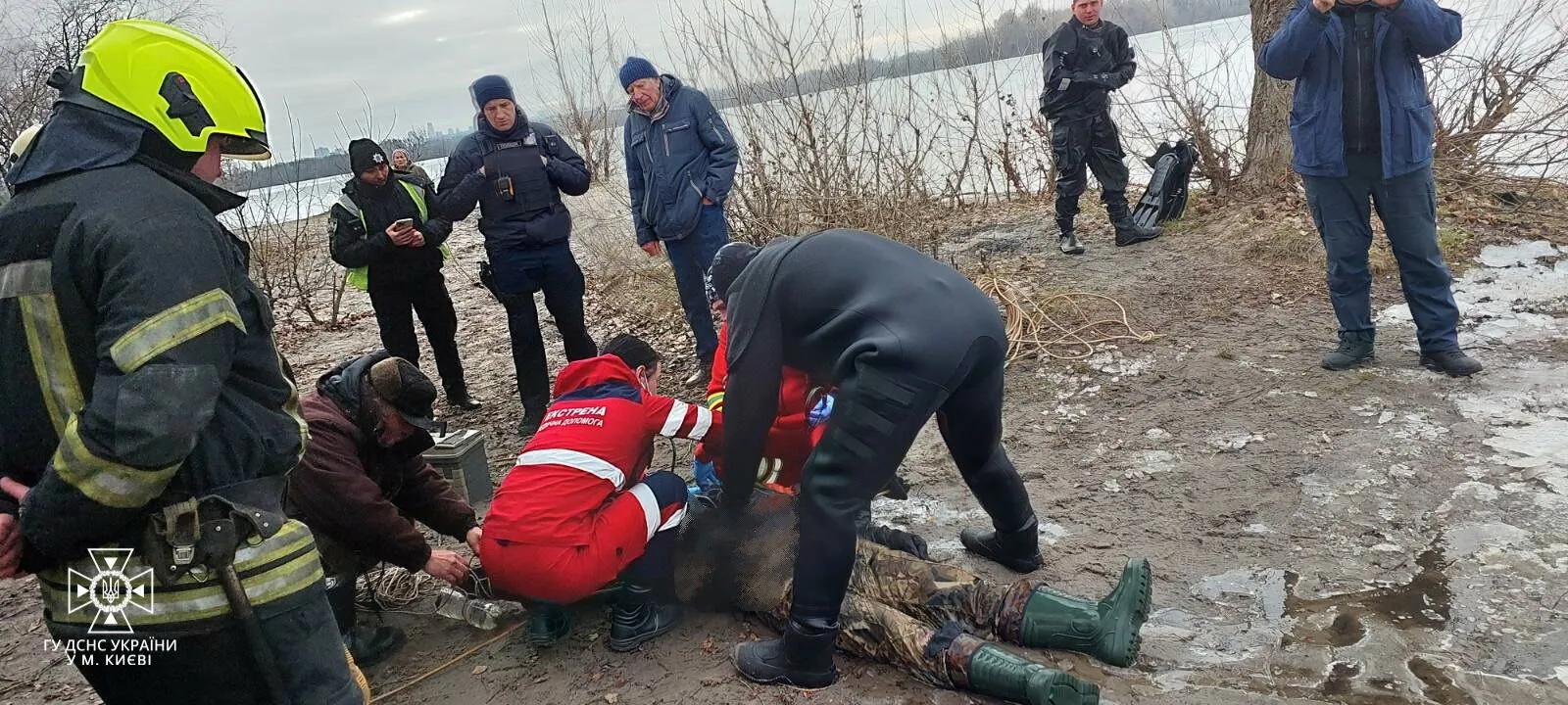 У Києві на річці Десенка чоловік провалився під кригу і загинув