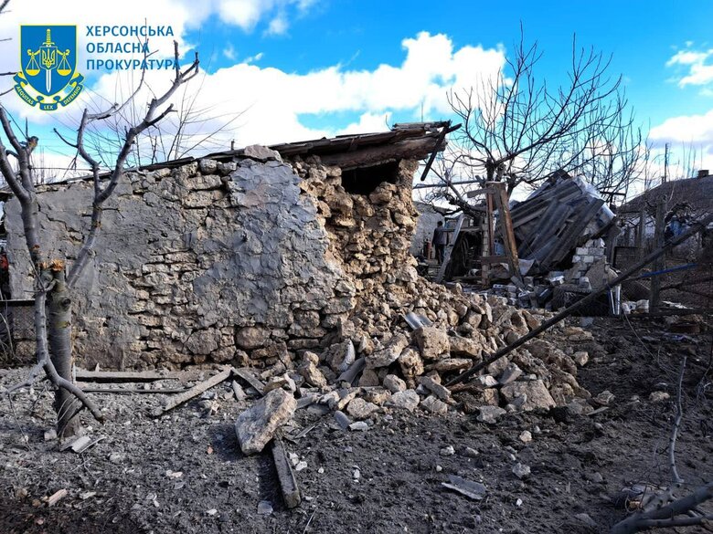 Последствия вражеского обстрела Херсонщины, вследствие которого погибли трое гражданских 02