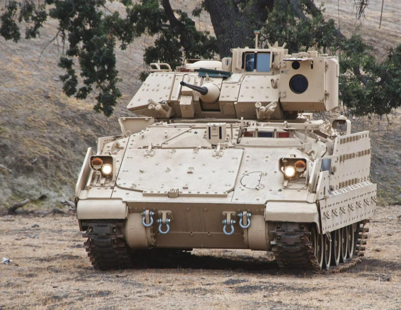 США передадут Украине особые БМП Bradley, способные вести дальнобойный высокоточный огонь