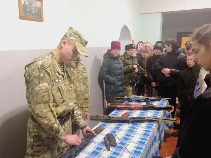 Лукашенко к чему-то готовится? В Белоруссии школьников учили разгонять акции протеста. Фото