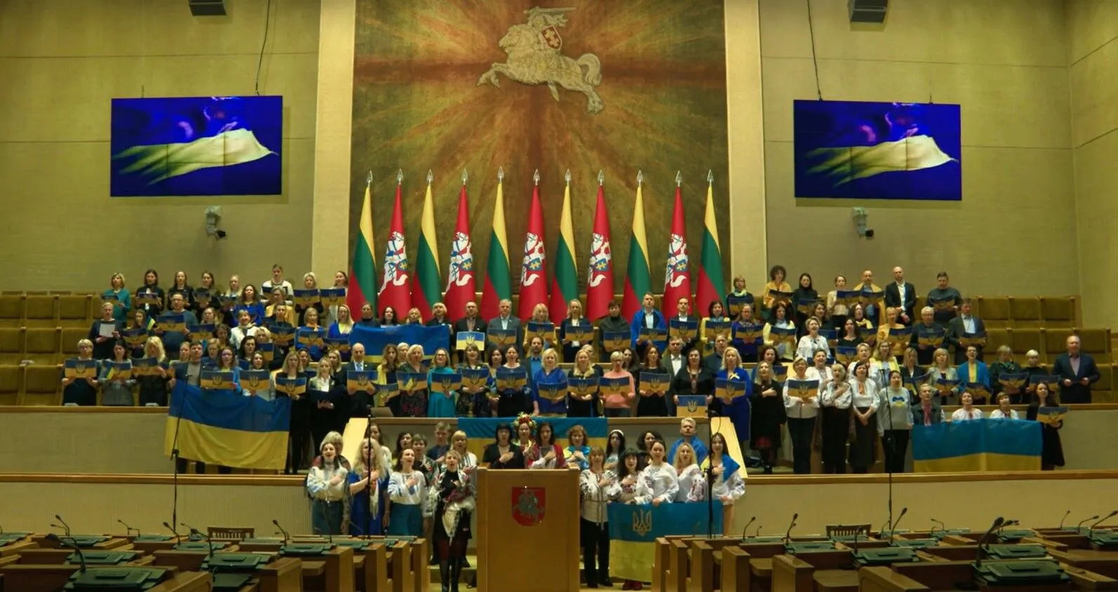 У Сеймі Литви заспівали гімн України в річницю повномасштабного вторгнення Росії. Відео dqxikeidqxidqrant