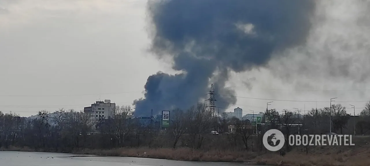 У Києві на Подолі спалахнула потужна пожежа, валить чорний дим. Фото і відео dqxikeidqxiuuant