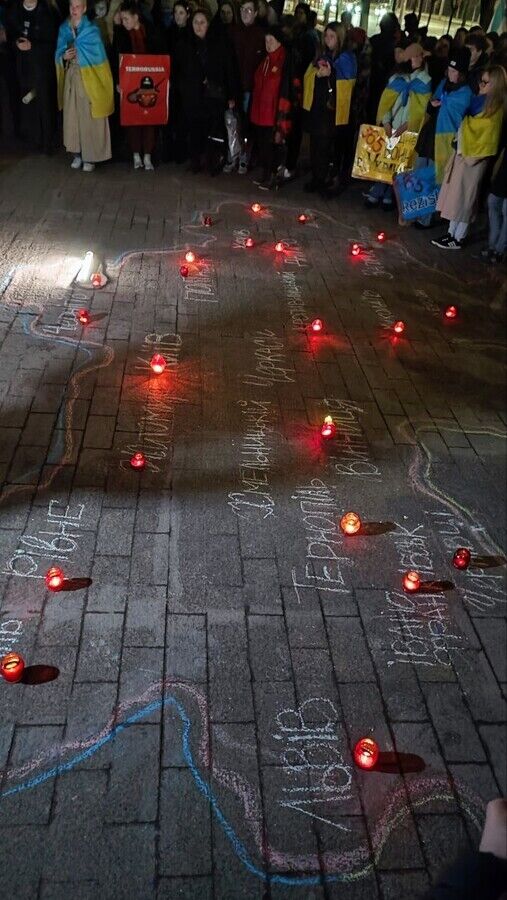 ’’Світло переможе пітьму’’: у Молдові активісти ’’повісили’’ Путіна. Фото dqxikeidqxidqrant