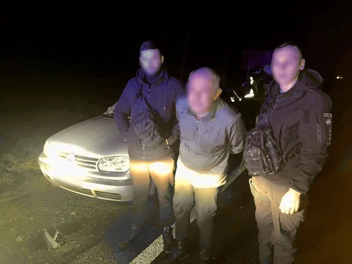 Раніше судимий закарпатець викрав авто, засмутившись, що його не беруть на фронт. Фото dqxikeidqxidqrant