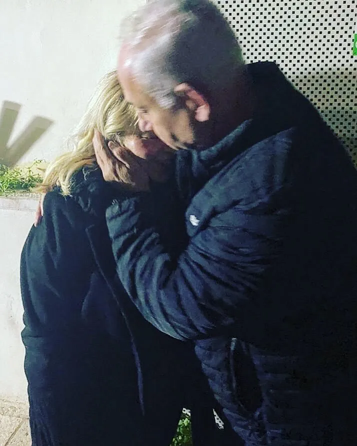 В Ізраїлі сотні протестувальників заблокували дружину Нетаньяху у перукарні: на місце викликали силовиків. Фото і відео dqxikeidqxiuuant